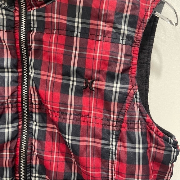 Hurley Red Plaid Puffer Vest Jacket Hooded Ribbed Knit Trim Women’s Large - Picture 4 of 10